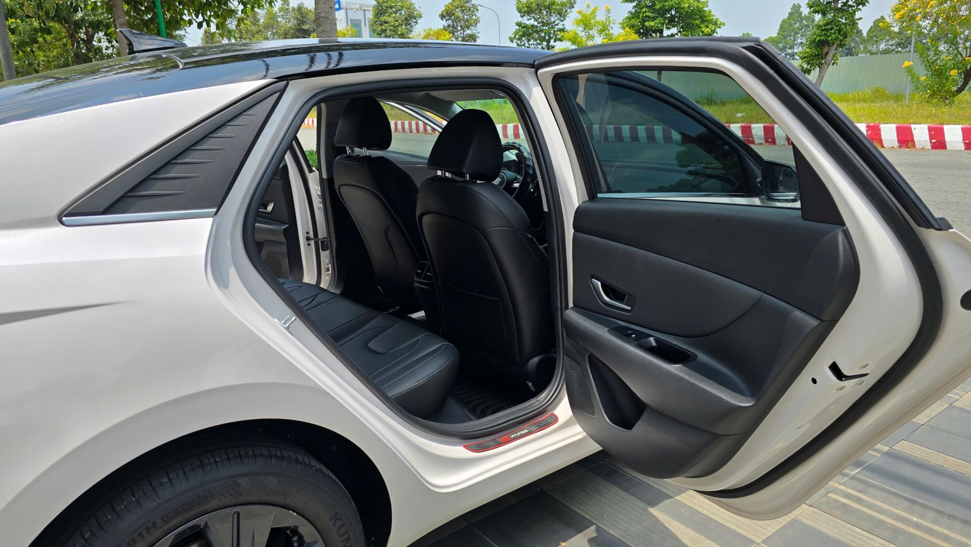 Elantra 1.6 Đặc Biệt 2024 đi lướt - Xe cực đẹp